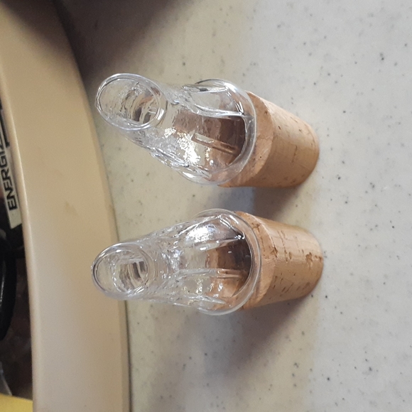 Set of 2 - bottle cork with pour spout NIP - Picture 2 of 3